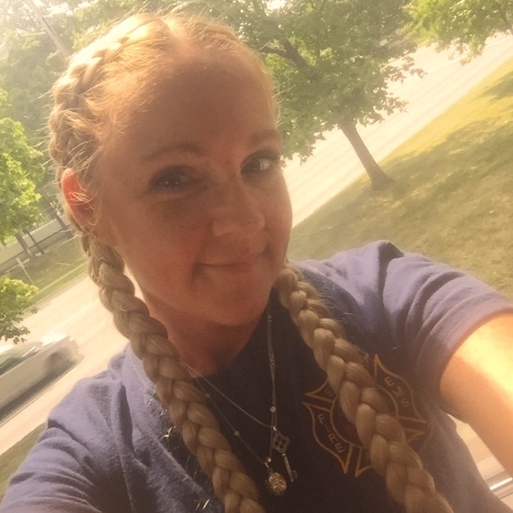 MEET YOUR POSHER - Picture 3 of 4